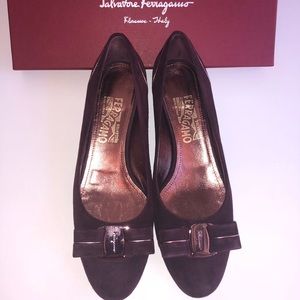 Ferragamo suede heel (Vara Pipin)